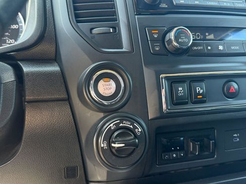 Used 2023 Nissan Titan SV w/ SV Convenience Package AWD/4WD image 33