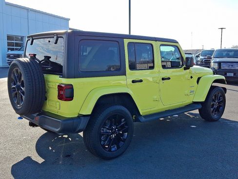 Used 2023 Jeep Wrangler Sahara w/ Cold Weather Group image 4
