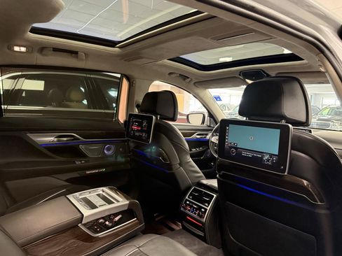 Used 2018 BMW 750i RWD image 30