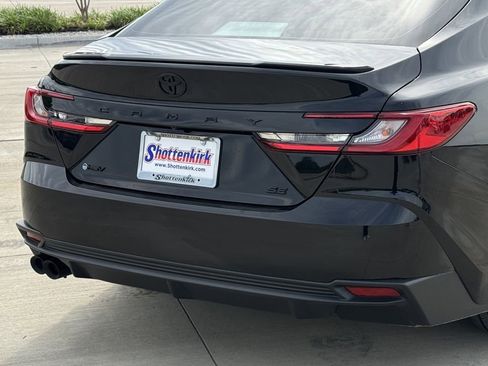 Used 2025 Toyota Camry SE FWD image 6
