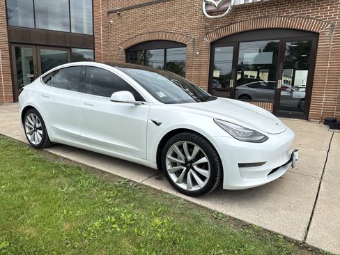 Used 2020 Tesla Model 3 Standard Range RWD image 1