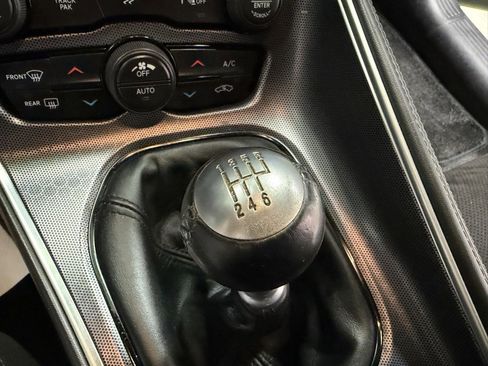 Used 2015 Dodge Challenger R/T Scat Pack w/ Scat Pack Appearance Package image 19