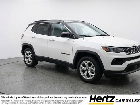 Used 2025 Jeep Compass Latitude image 1