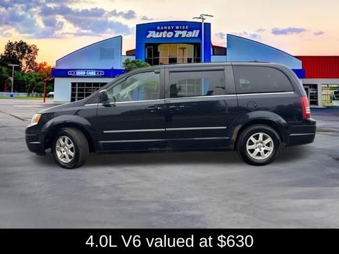 Used 2010 Chrysler Town & Country Touring image 3