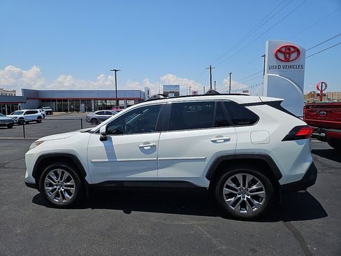 Used 2021 Toyota RAV4 XLE Premium FWD image 2