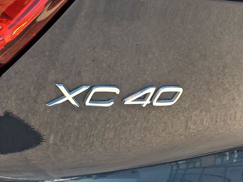 Used 2021 Volvo XC40 T5 Momentum w/ Premium Package AWD/4WD image 29