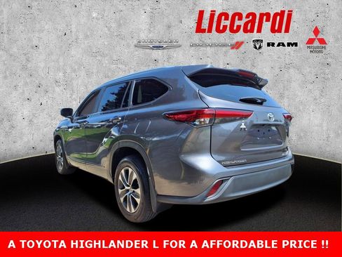 Used 2023 Toyota Highlander L image 4