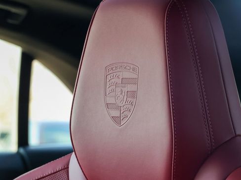 Certified 2025 Porsche Macan 4 Electric image 45