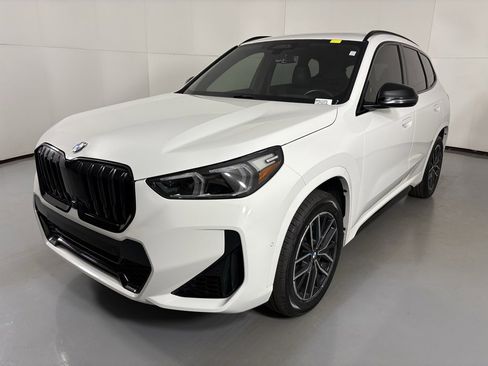 Used 2023 BMW X1 xDrive28i w/ Premium Package image 4
