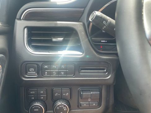 Used 2023 Chevrolet Tahoe Z71 w/ Luxury Package AWD/4WD image 12