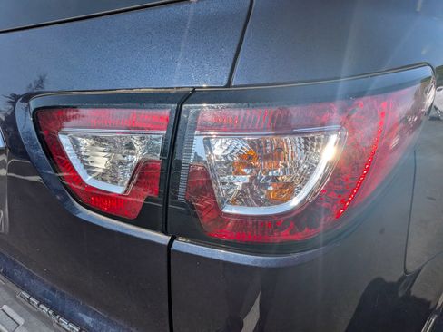 Used 2015 Chevrolet Traverse LS FWD image 12