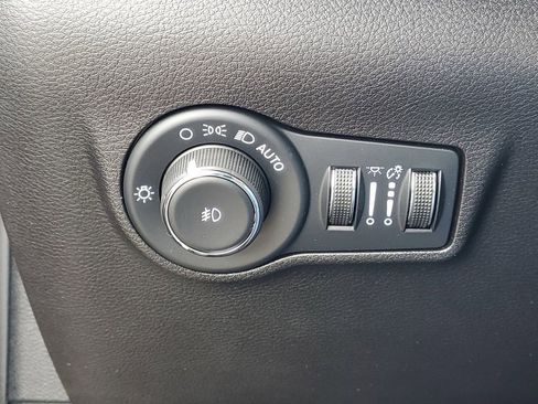 Used 2023 Jeep Compass Latitude AWD/4WD image 17