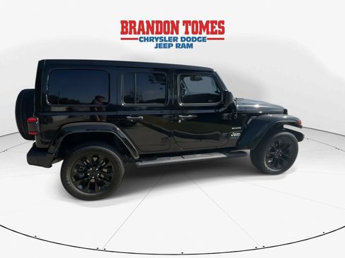 Used 2021 Jeep Wrangler Unlimited Sahara w/ Cold Weather Group AWD/4WD image 8