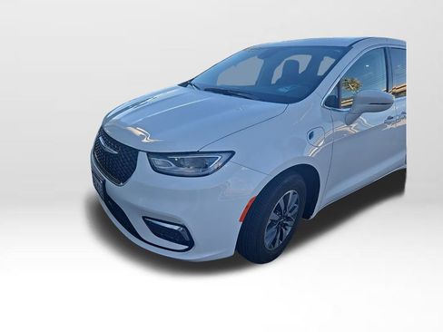 Used 2022 Chrysler Pacifica Touring-L image 10