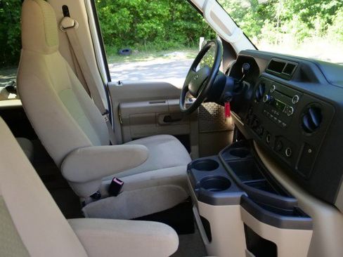 Used 2014 Ford E-350 and Econoline 350 XLT RWD image 30