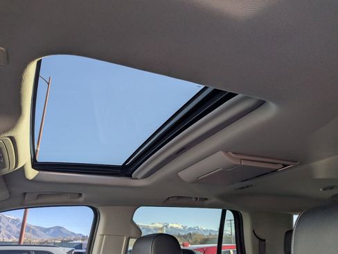 Used 2020 Chevrolet Tahoe Premier w/ 6.2L Performance Package image 30