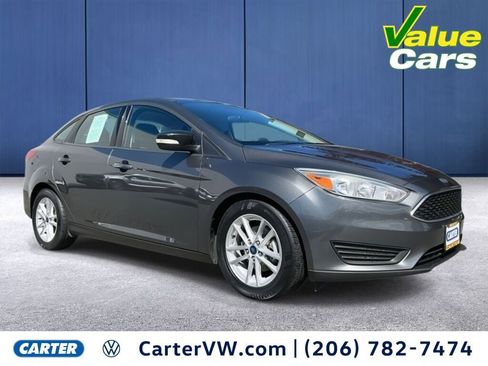 Used 2016 Ford Focus SE image 1
