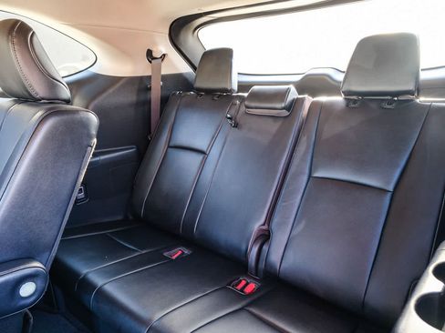 Used 2023 Toyota Highlander Limited FWD image 21