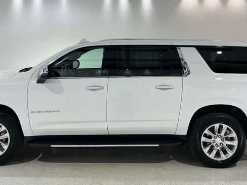 Used 2024 Chevrolet Suburban Premier RWD image 2