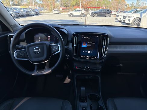 Certified 2025 Volvo XC40 B5 Core image 30