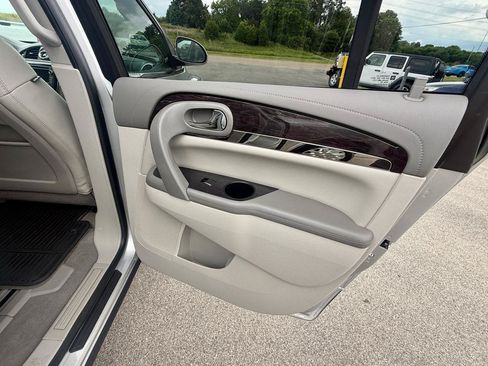 Used 2017 Buick Enclave Leather FWD image 43