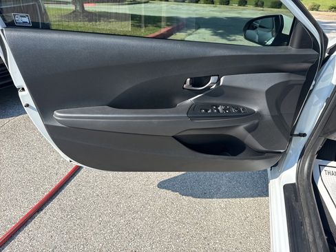 Used 2020 Hyundai Veloster 2.0 image 19