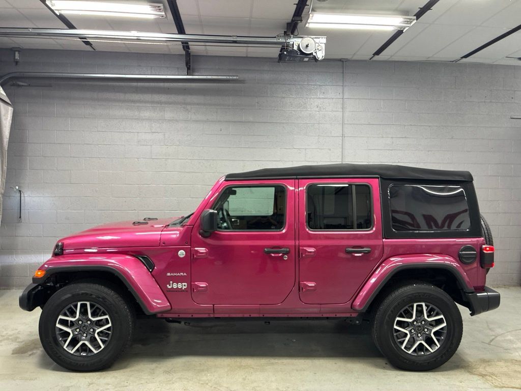 Used 2024 Jeep Wrangler Unlimited Sahara AWD/4WD image 28