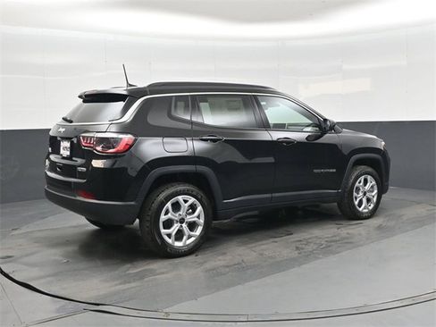New 2026 Jeep Compass Latitude w/ Mopar Graphics Package image 3