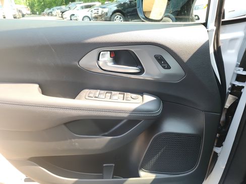 New 2026 Chrysler Pacifica Select image 13