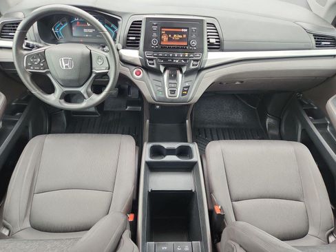 Used 2018 Honda Odyssey LX image 12