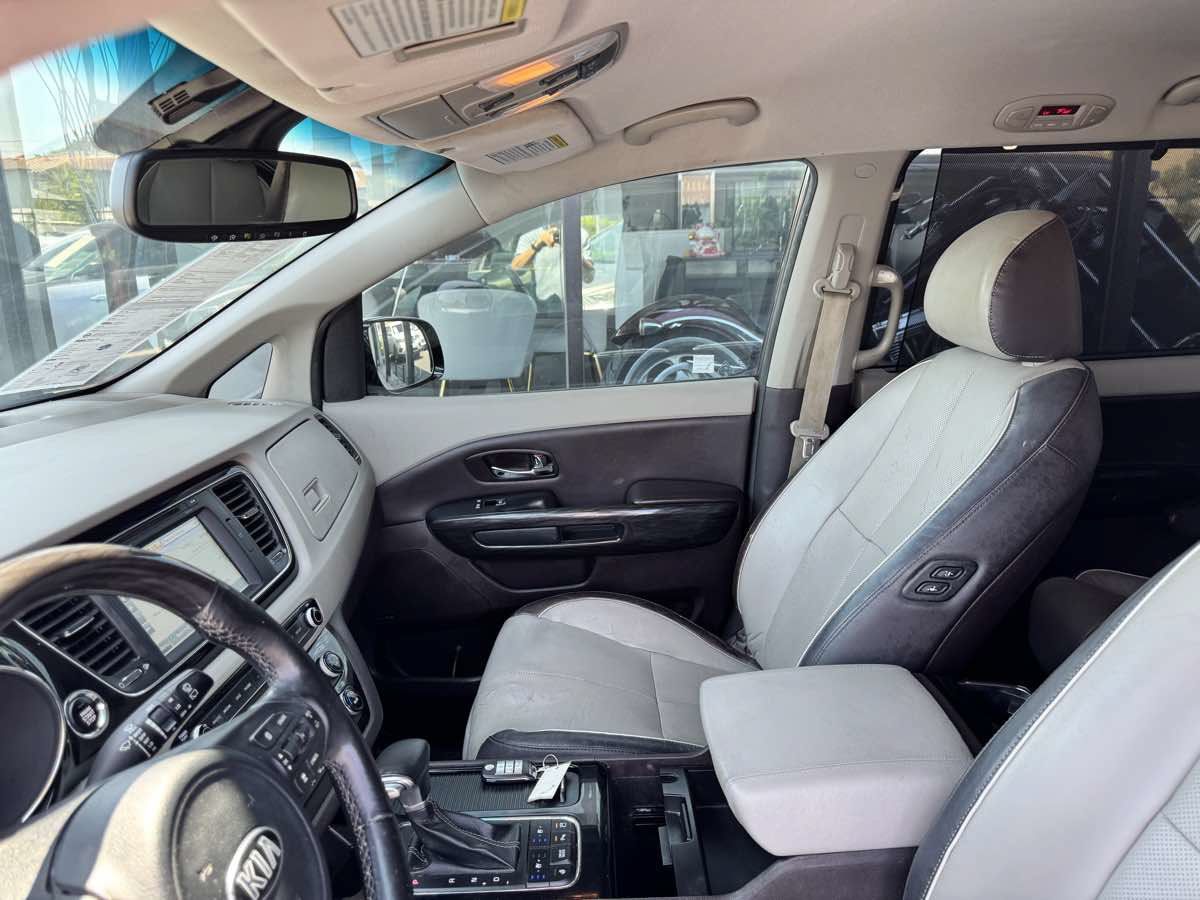 Used 2017 Kia Sedona SX Limited FWD image 40