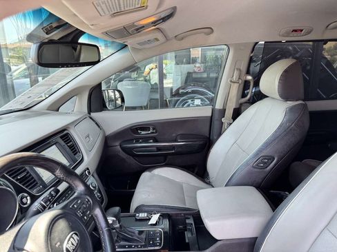 Used 2017 Kia Sedona SX Limited FWD image 40