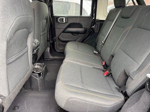 Used 2025 Jeep Wrangler Unlimited Sahara AWD/4WD image 8
