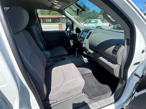 Used 2020 Nissan Frontier SV w/ Midnight Edition Floor Mats AWD/4WD image 10