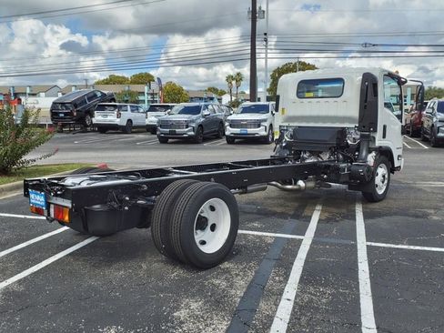 New 2025 Chevrolet Low Cab Forward image 4