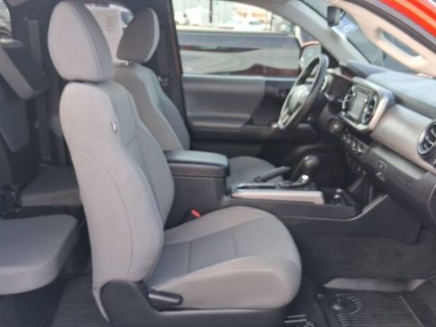 Used 2018 Toyota Tacoma SR5 image 18