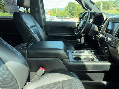 Used 2019 Ford Expedition XLT w/ Equipment Group 202A AWD/4WD image 4