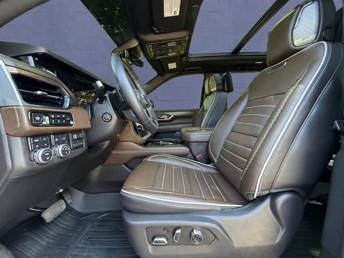 Used 2025 GMC Yukon XL Denali Ultimate AWD/4WD image 9
