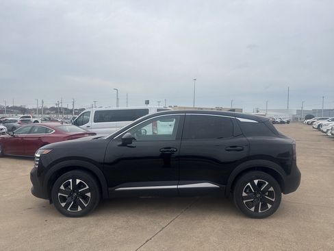 Certified 2025 Nissan Kicks SV image 11