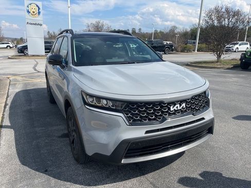 Used 2023 Kia Sorento S w/ Panoramic Sunroof Package image 3