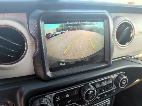 Used 2022 Jeep Wrangler Unlimited Sahara image 23