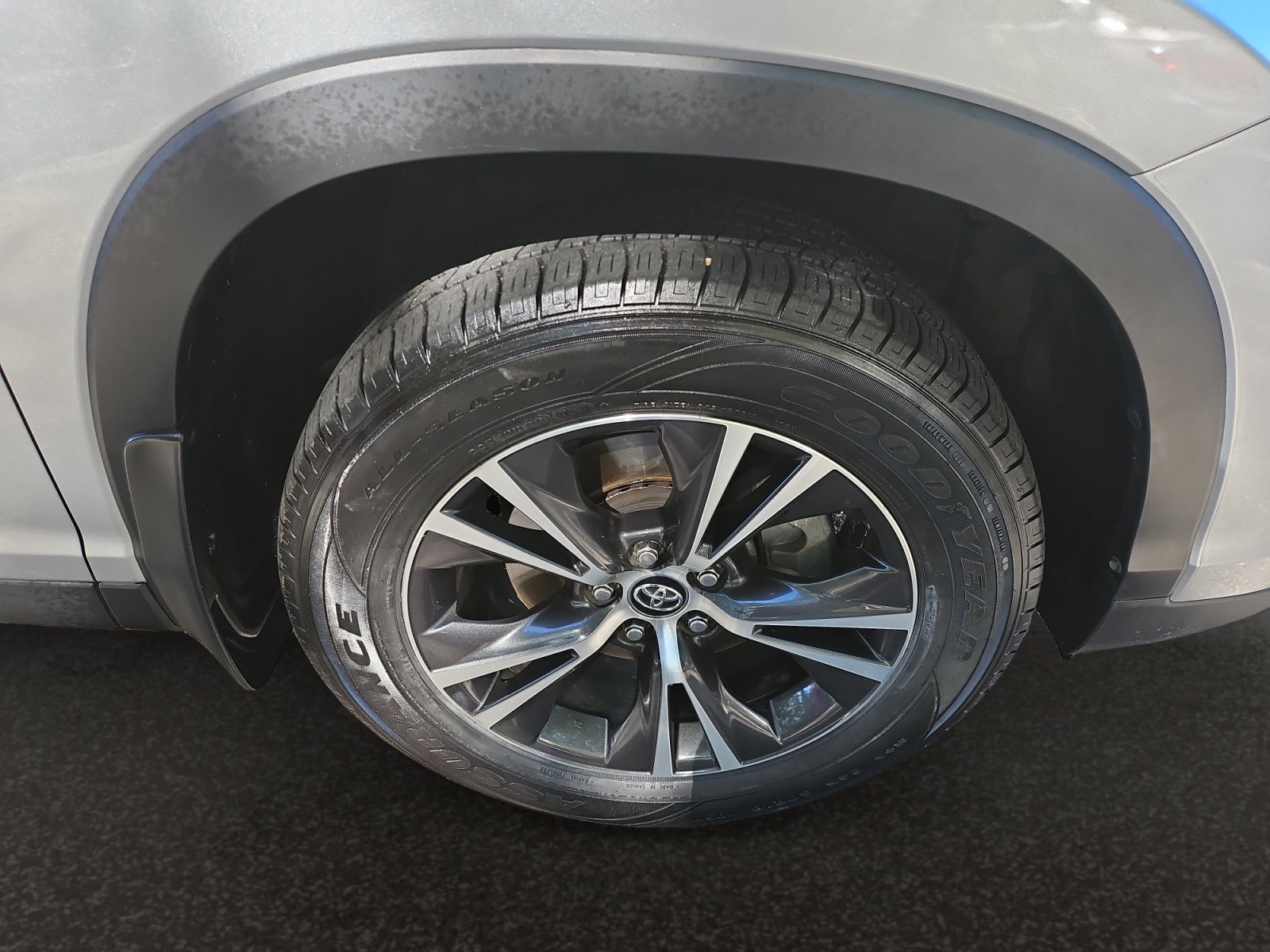 Used 2019 Toyota Highlander Plus AWD/4WD image 39