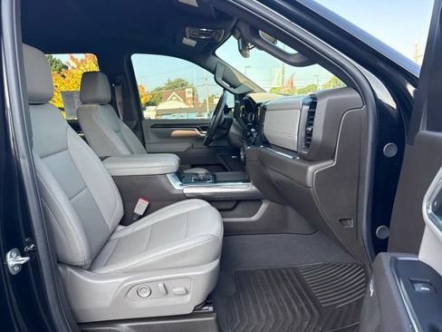 Used 2025 Chevrolet Silverado 2500 LTZ w/ LTZ Convenience Package AWD/4WD image 10
