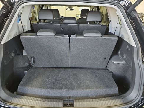 Used 2024 Volkswagen Tiguan SE image 12