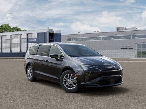 New 2027 Chrysler Pacifica Select w/ Family Tech Group AWD/4WD image 5