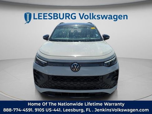 Certified 2025 Volkswagen Tiguan SE R-Line image 15