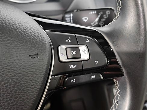 Used 2020 Volkswagen Tiguan SE R-Line image 32