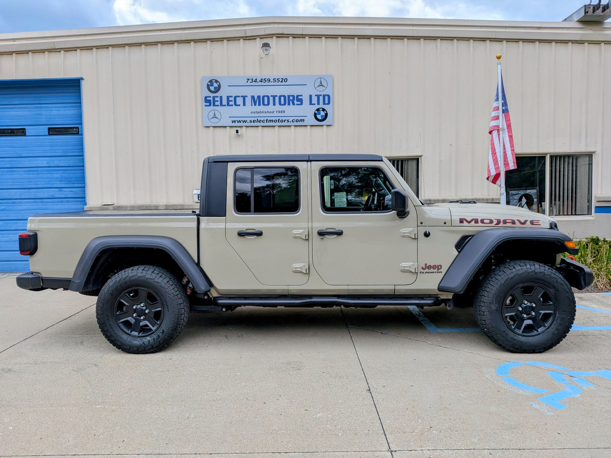 Used 2022 Jeep Gladiator Mojave w/ LED Lighting Group AWD/4WD image 13