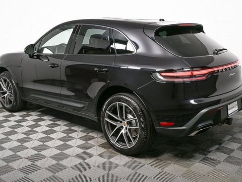 Certified 2025 Porsche Macan image 3