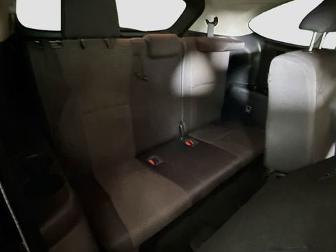 Used 2021 Toyota Highlander LE FWD image 25